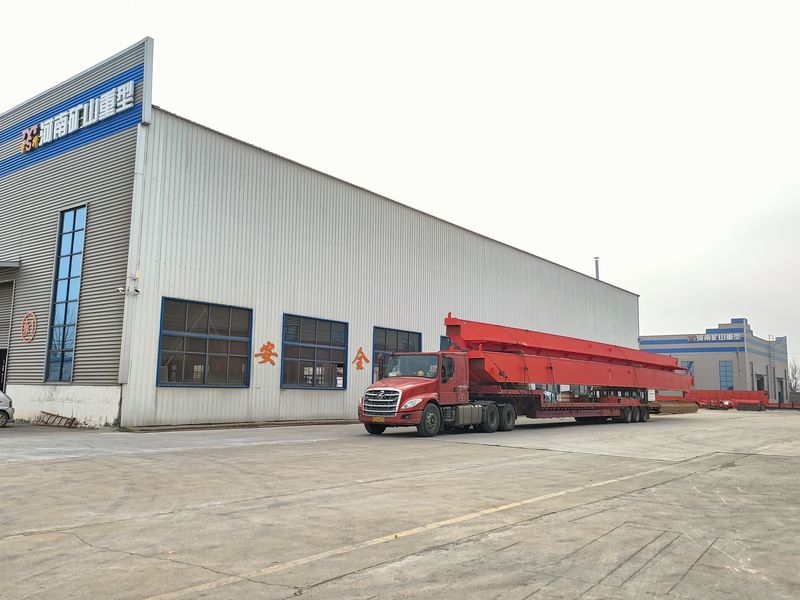 兩臺(tái)10噸 跨度28.4米電動(dòng)葫蘆橋式起重機(jī)，發(fā)往山東威海